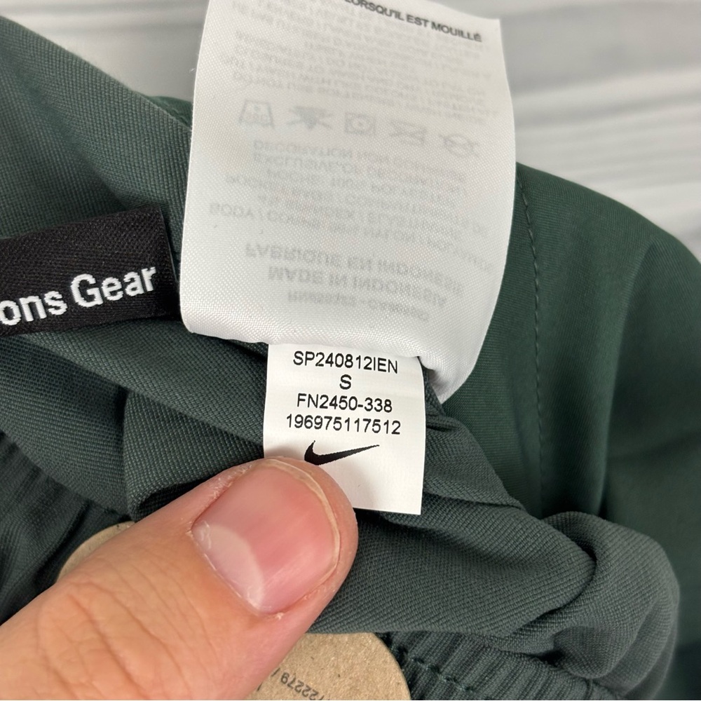 NWT NIKE ACG HIKE PANTS ALL CONDITIONS GEAR GREEN WATER REPELLANT UV SIZE SMALL - Picture 12 of 15